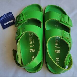 Brand new Birkenstock 1774 Milano Sandal. Sold out and a beautiful color.